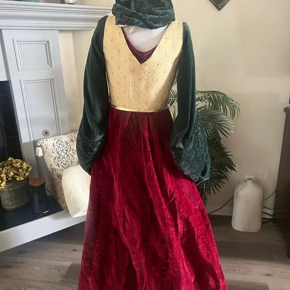 Velvet Renaissance Gown in Burgundy, Forest Green & Gold With Extras - Picture 6 of 17